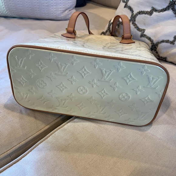 Louis Vuitton Houston Vernis Tote - Picture 3 of 10